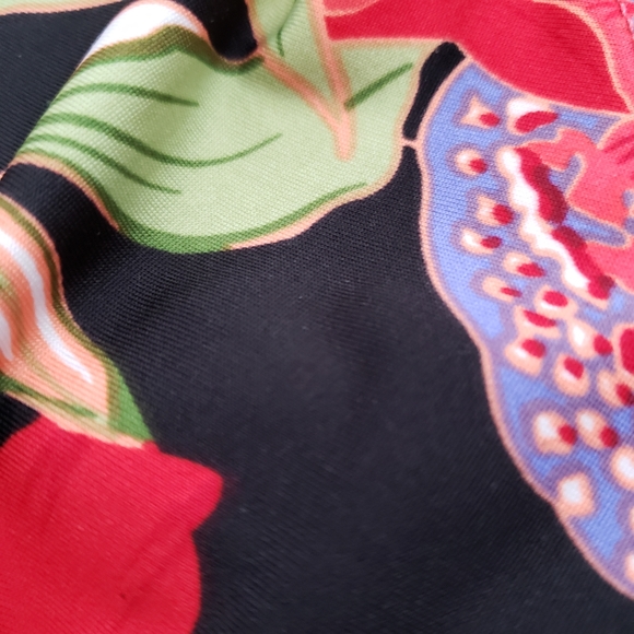 George Hawaiin Hibiscus Floral Wrap Blouse - Picture 5 of 6